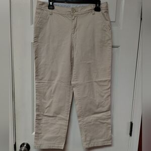 ST JOHNS BAY CROPPED PANTS.  SZ 8